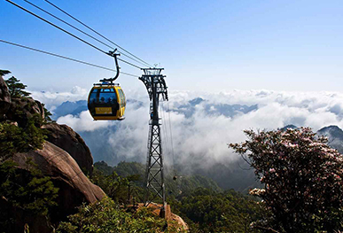 Ski Lift Riding Guide: Essential Safety Tips & Skills for Beginners