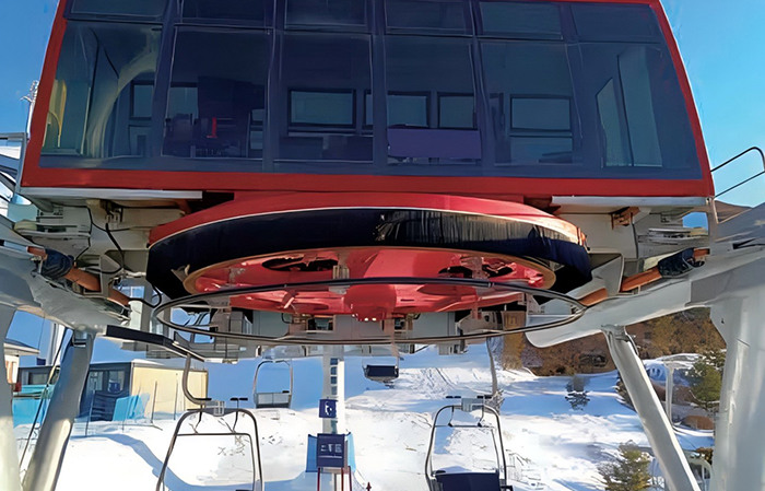 Fixed-grip Chairlift