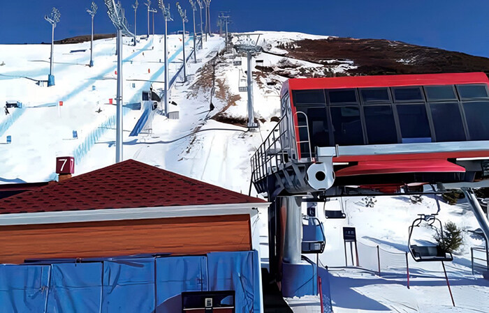 Fixed-grip Chairlift