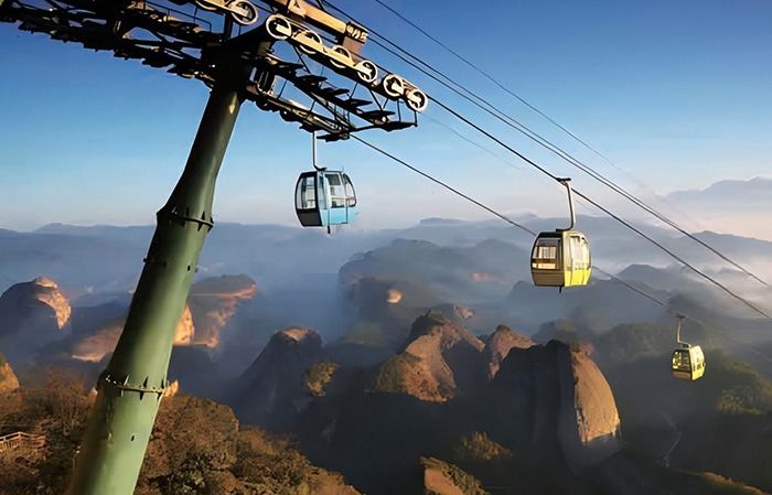 Fixed-grip Gondola Cableway