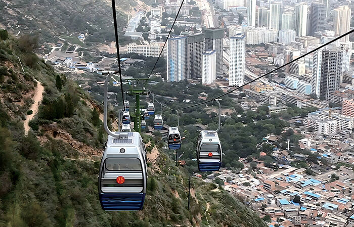 Fixed-grip Gondola Cableway
