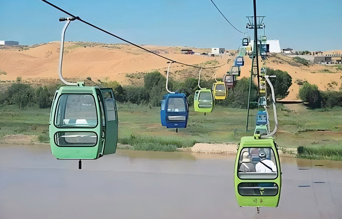 Fixed-grip Gondola Cableway