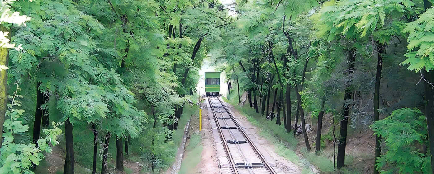 Tourist-Sightseeing-Ground-Cable-Car06